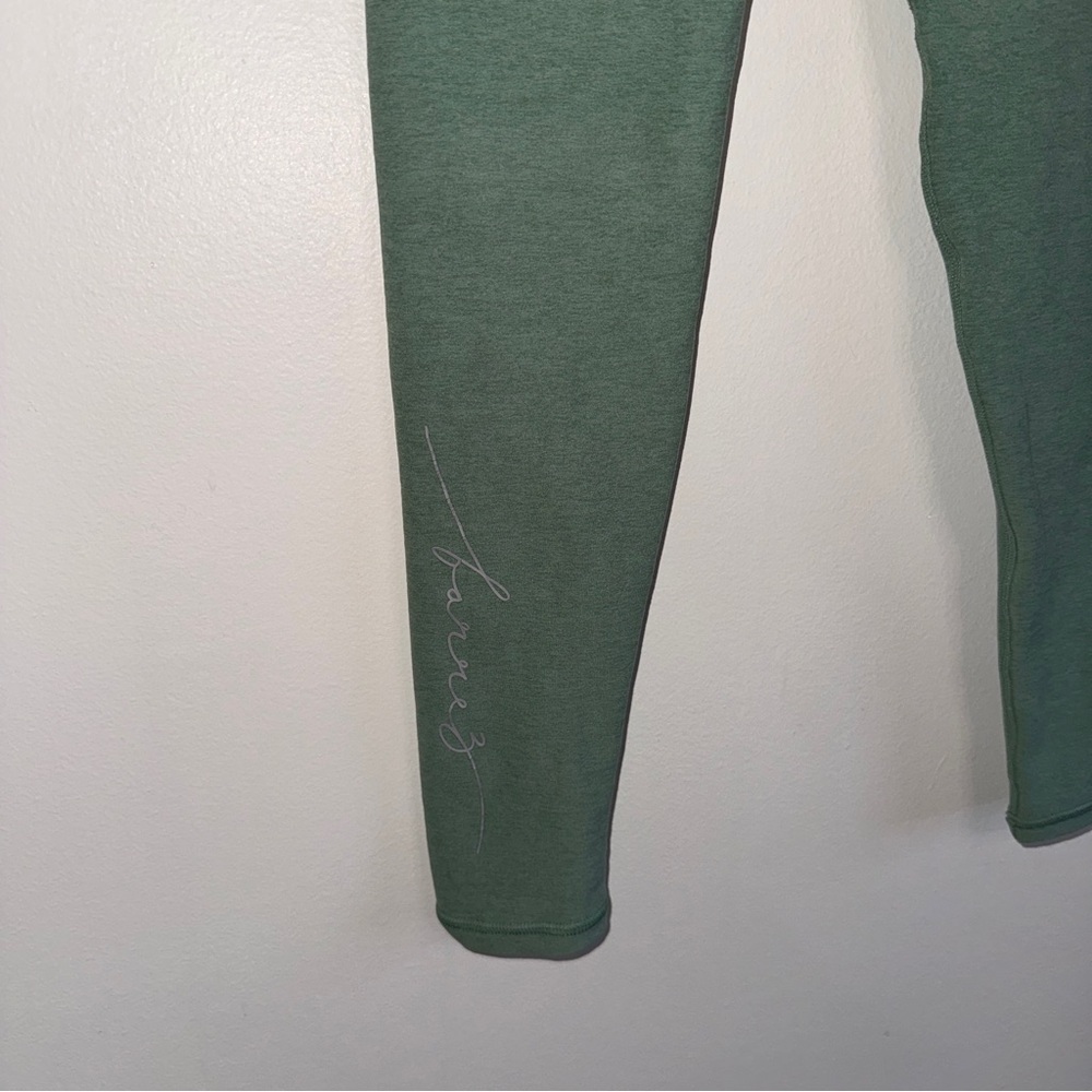 Barre3 Teal Marble Racerback Tank and Leggings SET - Picture 10 of 10